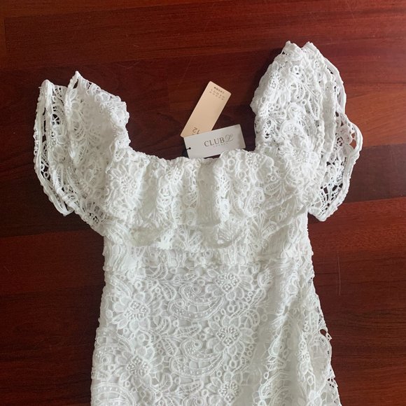 Lace Off Shoulder Sleeve Lace Mermaid Hem Dress - Picture 4 of 5